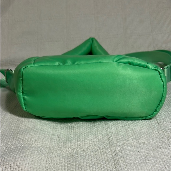CLAIRE’S NWT Green Frog Quilted Crossbody Bag With Adjustable Strap - Picture 3 of 8